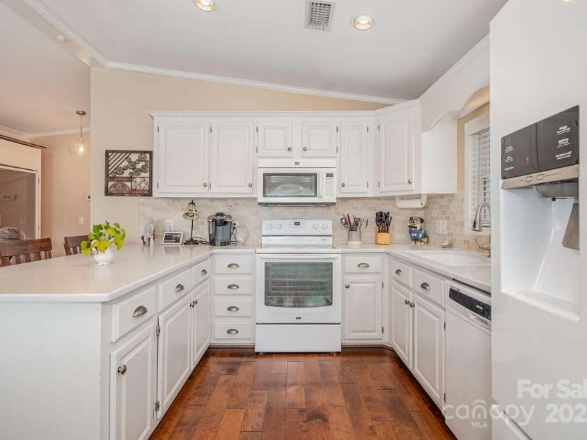 203 Grand View Drive, New London, NC 28127.  MLS# CAR4250335, YatesRealty ID 10551. 