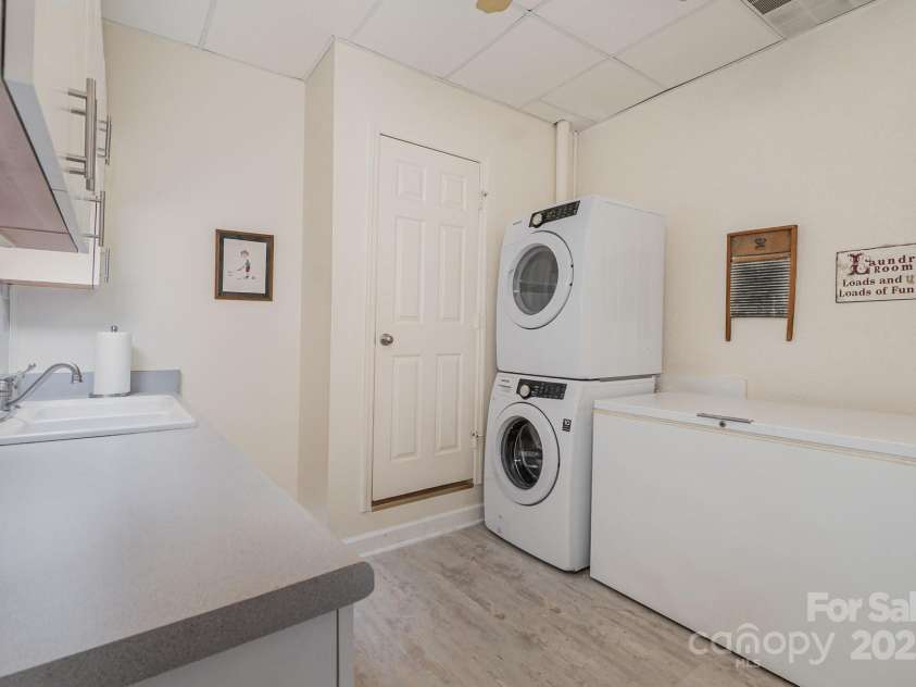 203 Grand View Drive, New London, NC 28127.  MLS# CAR4250335, YatesRealty ID 10551. 