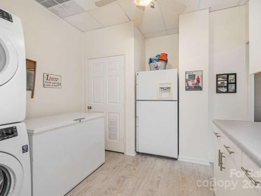 203 Grand View Drive, New London, NC 28127.  MLS# CAR4250335, YatesRealty ID 10551. 