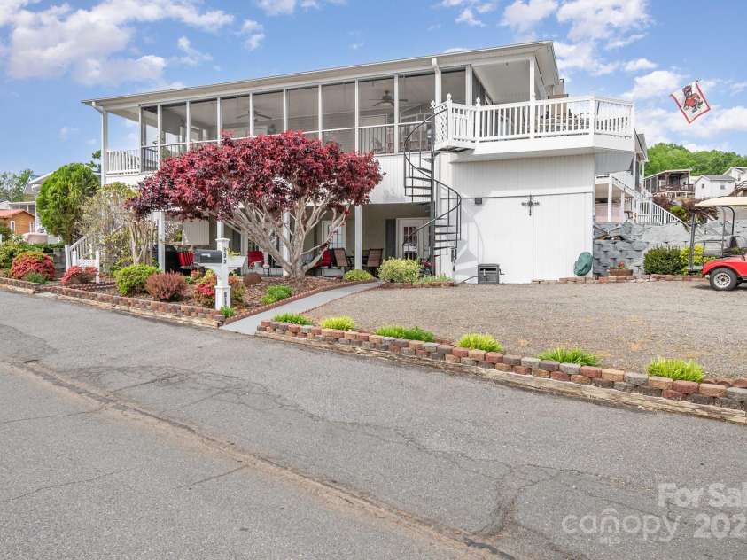 203 Grand View Drive, New London, NC 28127.  MLS# CAR4250335, YatesRealty ID 10551. 