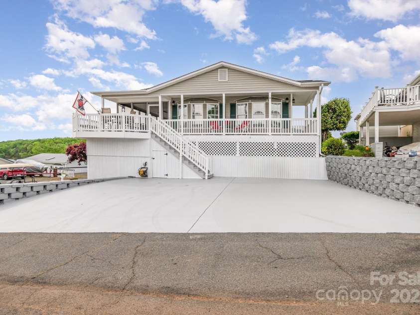 203 Grand View Drive, New London, NC 28127.  MLS# CAR4250335, YatesRealty ID 10551. 