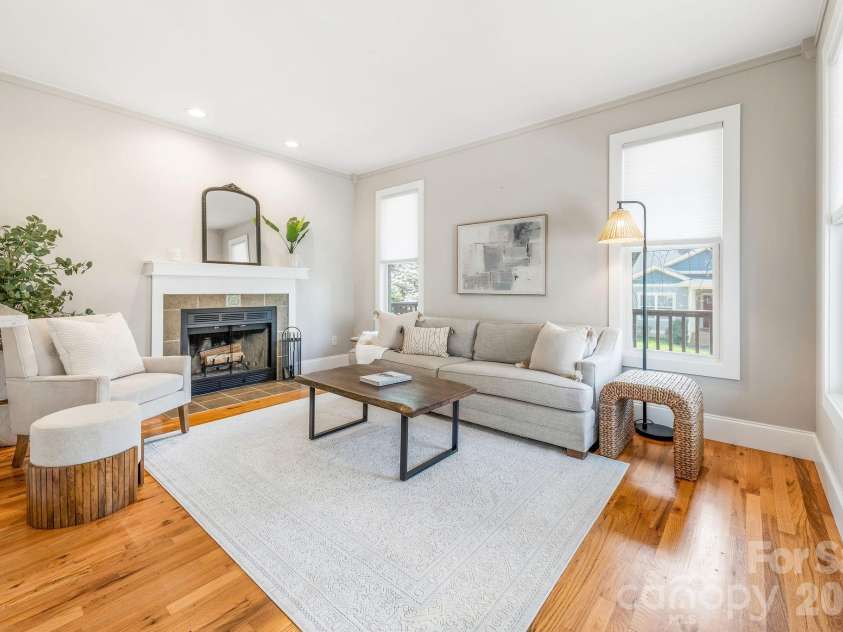8 Lamar Avenue, Asheville, NC 28803.  MLS# CAR4365889, YatesRealty ID 10551. 
