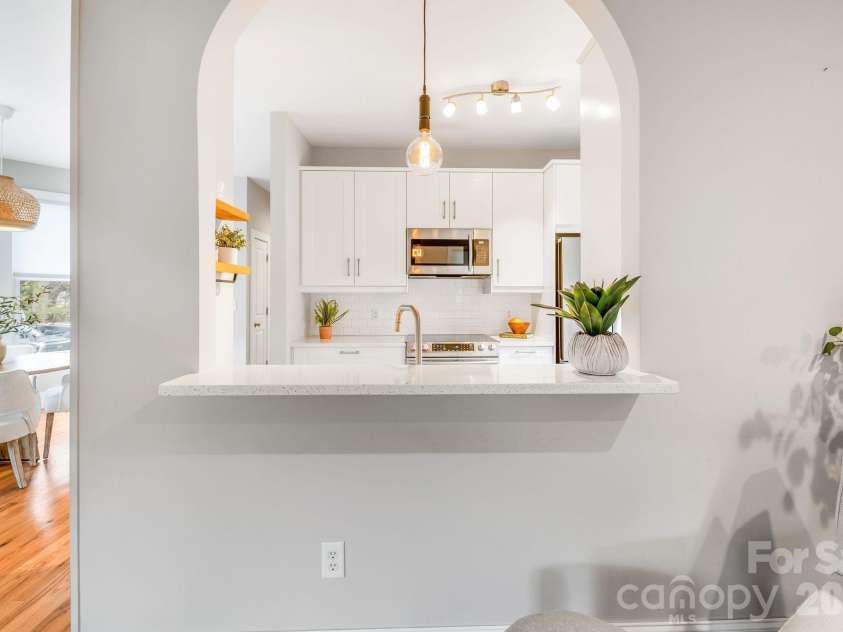 8 Lamar Avenue, Asheville, NC 28803.  MLS# CAR4365889, YatesRealty ID 10551. 