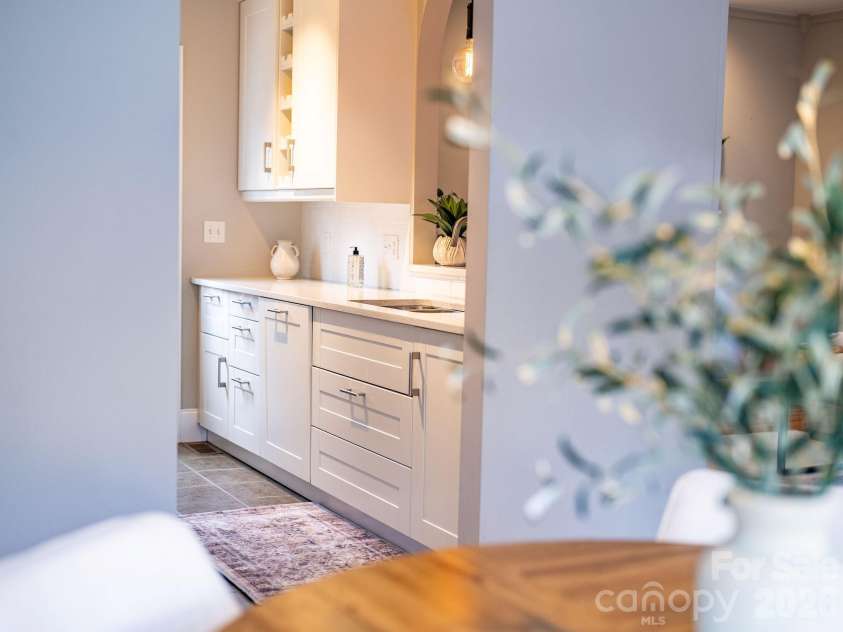 8 Lamar Avenue, Asheville, NC 28803.  MLS# CAR4365889, YatesRealty ID 10551. 