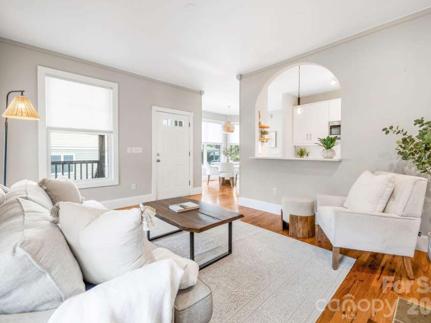 8 Lamar Avenue, Asheville, NC 28803.  MLS# CAR4365889, YatesRealty ID 10551. Bright living room