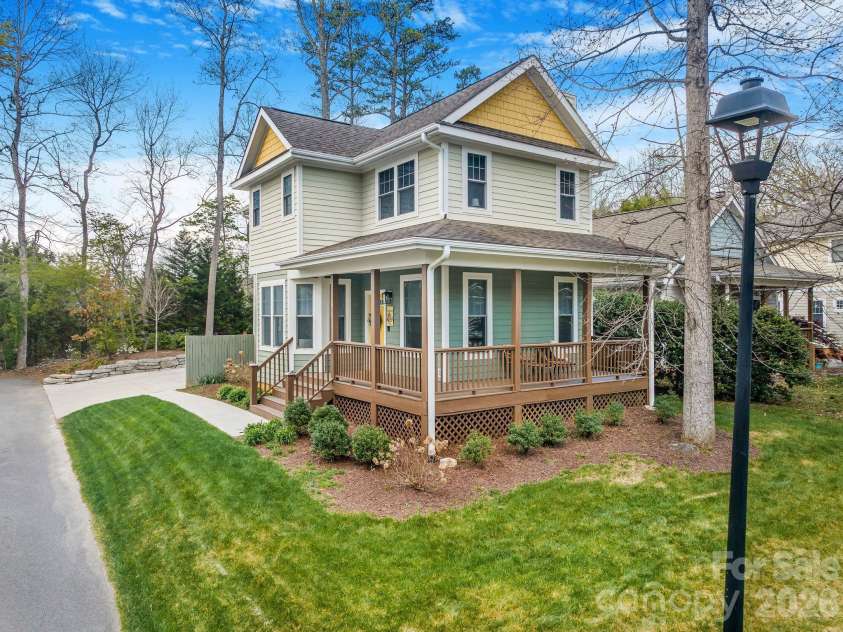 8 Lamar Avenue, Asheville, NC 28803.  MLS# CAR4365889, YatesRealty ID 10551. Corner lot, lush yard, covered sitting porch