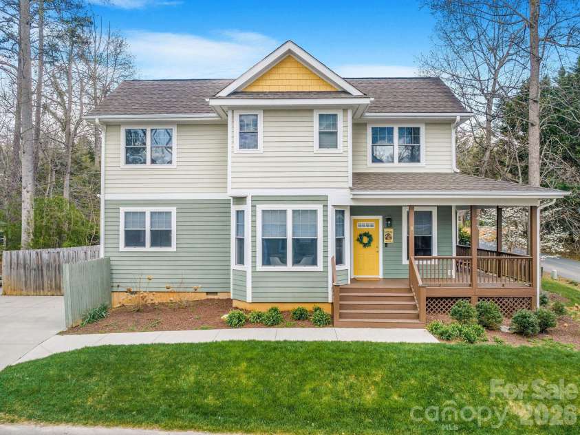 8 Lamar Avenue, Asheville, NC 28803.  MLS# CAR4365889, YatesRealty ID 10551. Craftsman style