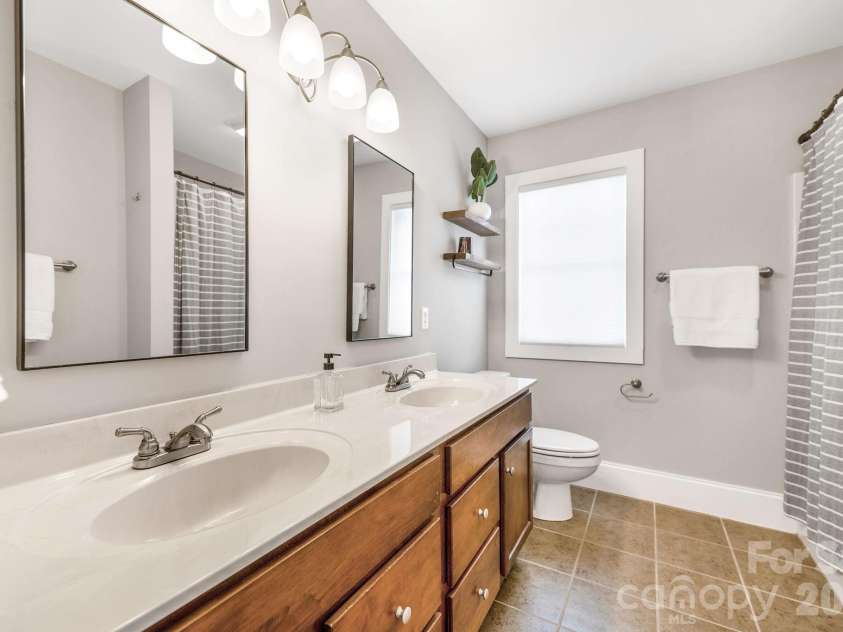 8 Lamar Avenue, Asheville, NC 28803.  MLS# CAR4365889, YatesRealty ID 10551. Primary full-bathroom