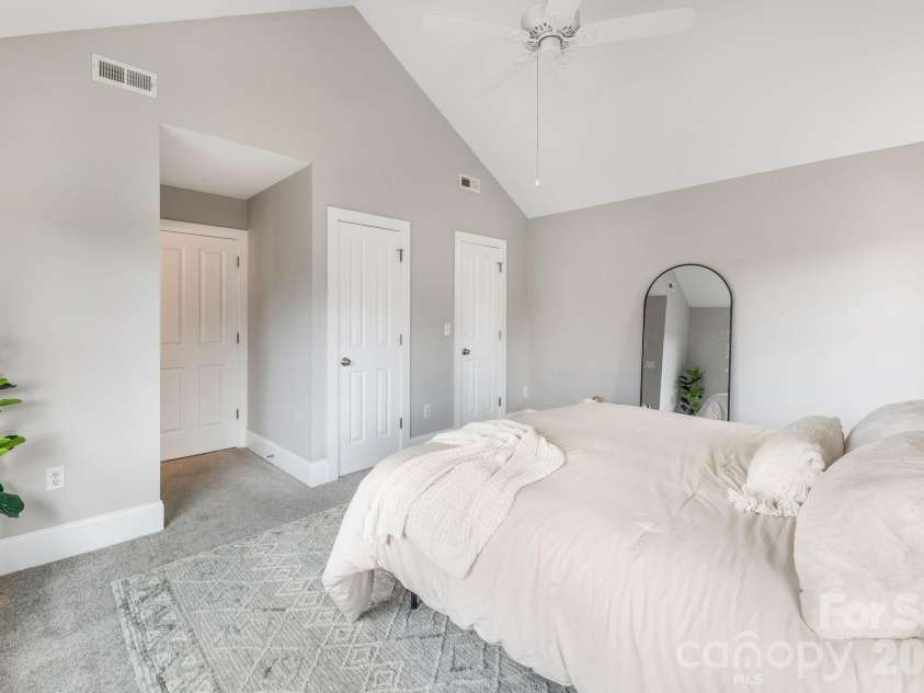 8 Lamar Avenue, Asheville, NC 28803.  MLS# CAR4365889, YatesRealty ID 10551. Primary suite