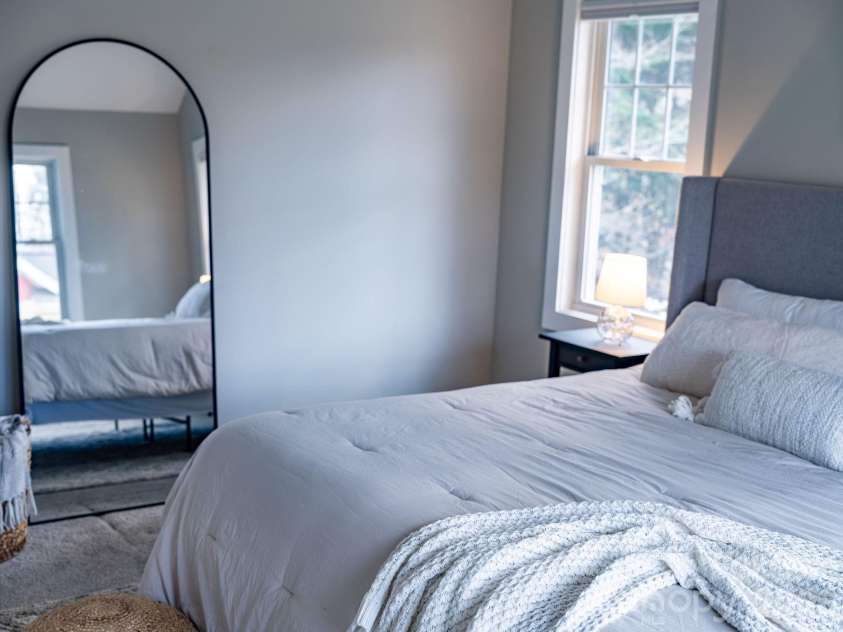 8 Lamar Avenue, Asheville, NC 28803.  MLS# CAR4365889, YatesRealty ID 10551. Primary suite