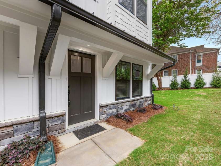 1413 Kenilworth Avenue, Charlotte, NC 28203.  MLS# CAR4238873, YatesRealty ID 10552. 