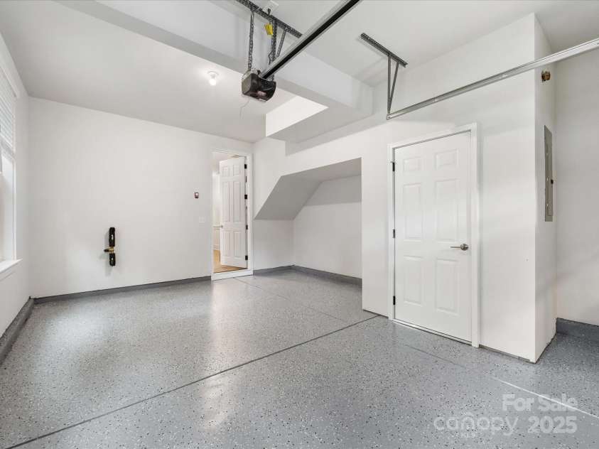 1413 Kenilworth Avenue, Charlotte, NC 28203.  MLS# CAR4238873, YatesRealty ID 10552. 