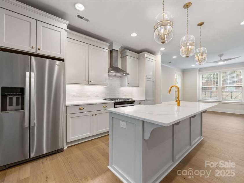 1413 Kenilworth Avenue, Charlotte, NC 28203.  MLS# CAR4238873, YatesRealty ID 10552. 