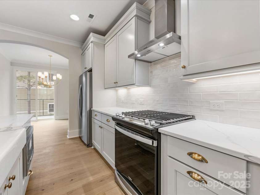 1413 Kenilworth Avenue, Charlotte, NC 28203.  MLS# CAR4238873, YatesRealty ID 10552. 