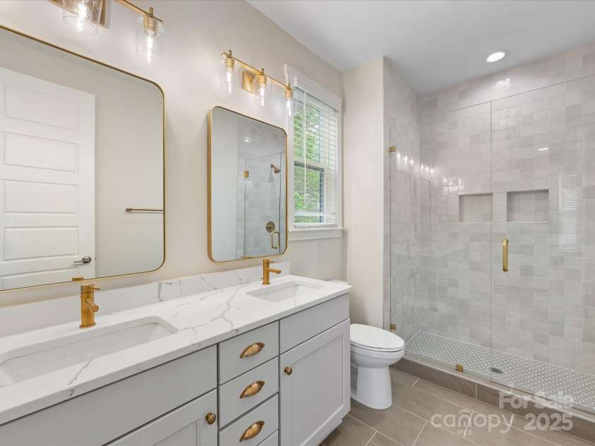 1413 Kenilworth Avenue, Charlotte, NC 28203.  MLS# CAR4238873, YatesRealty ID 10552. 