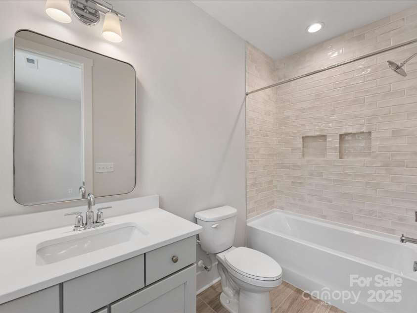 1413 Kenilworth Avenue, Charlotte, NC 28203.  MLS# CAR4238873, YatesRealty ID 10552. 