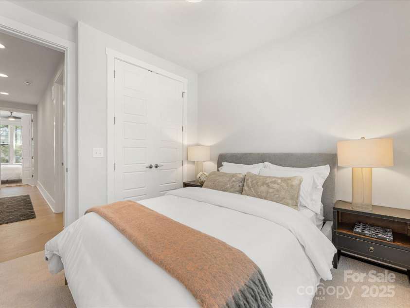 1413 Kenilworth Avenue, Charlotte, NC 28203.  MLS# CAR4238873, YatesRealty ID 10552. 