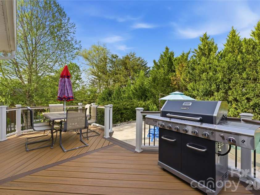 2604 Mchanna Point, Tega Cay, SC 29708.  MLS# CAR4363180, YatesRealty ID 10552. 