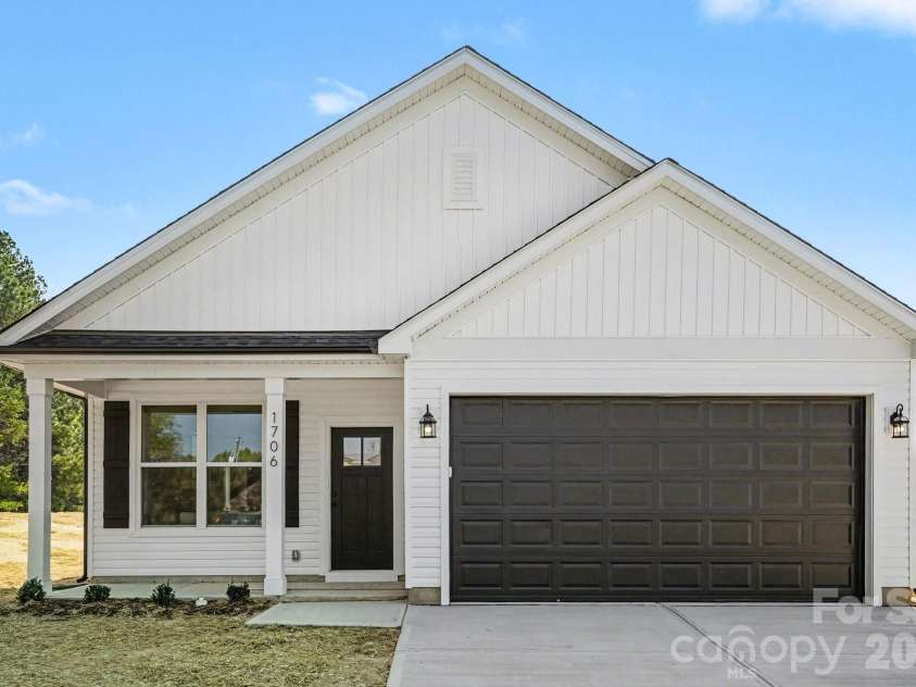 1706 Chapman Avenue, Kannapolis, NC 28081.  MLS# CAR4363524, YatesRealty ID 10553. 