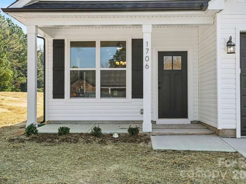 1706 Chapman Avenue, Kannapolis, NC 28081.  MLS# CAR4363524, YatesRealty ID 10553. 