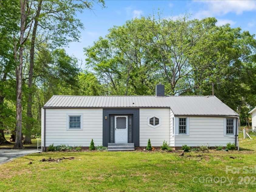 165 Mitchell Street, Rutherfordton, NC 28139.  MLS# CAR4246145, YatesRealty ID 10554. 