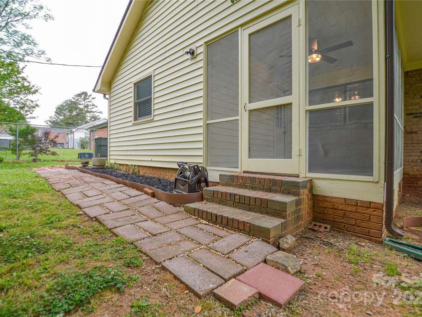 1222 Glenarden Drive, Rock Hill, SC 29730.  MLS# CAR4247774, YatesRealty ID 10555. 