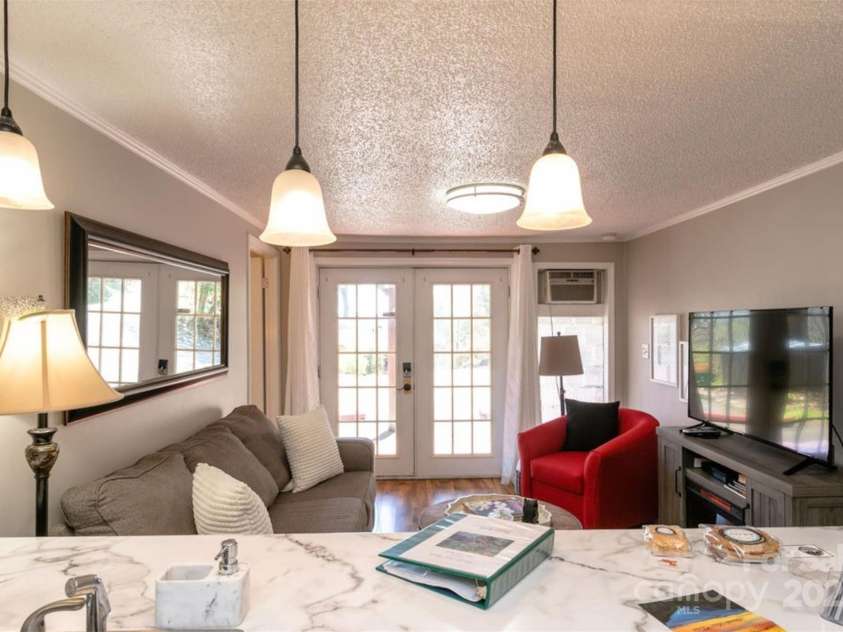 7 Delano Road, Asheville, NC 28805.  MLS# CAR4246087, YatesRealty ID 10556. 
