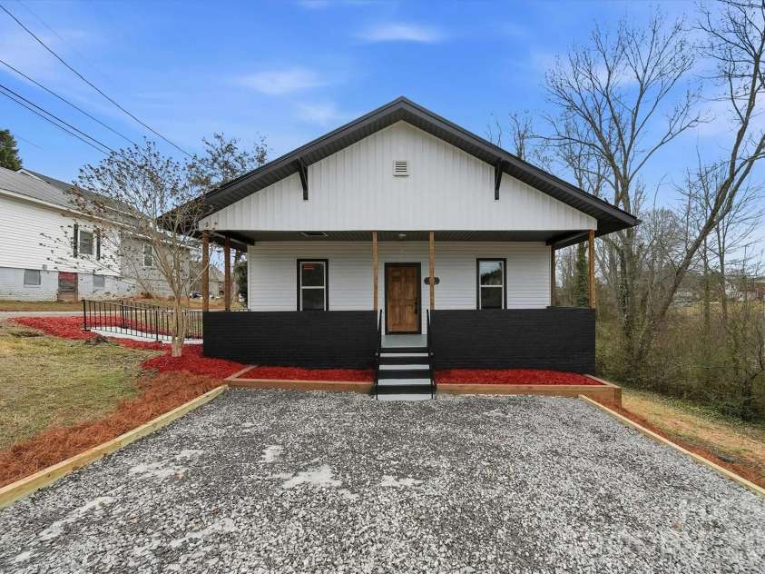 28 Central Avenue, Granite Falls, NC 28630.  MLS# CAR4346235, YatesRealty ID 10557. 