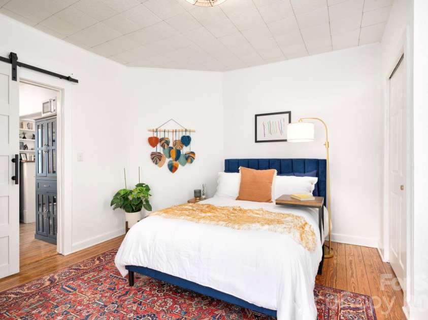 334 Hillside Street, Asheville, NC 28801.  MLS# CAR4363032, YatesRealty ID 10559. 