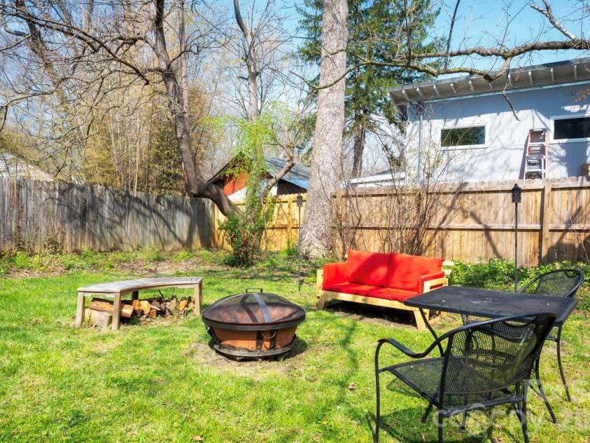 334 Hillside Street, Asheville, NC 28801.  MLS# CAR4363032, YatesRealty ID 10559. 