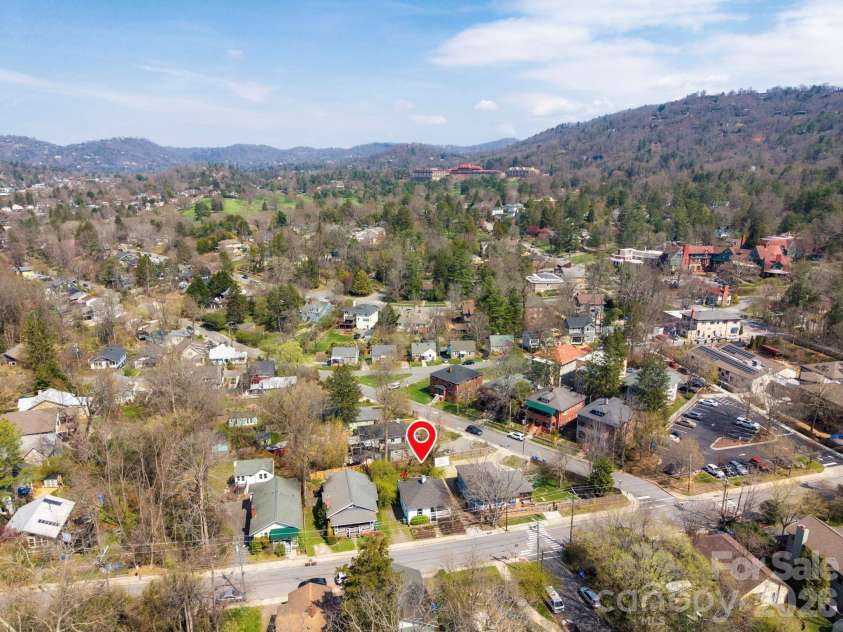 334 Hillside Street, Asheville, NC 28801.  MLS# CAR4363032, YatesRealty ID 10559. 