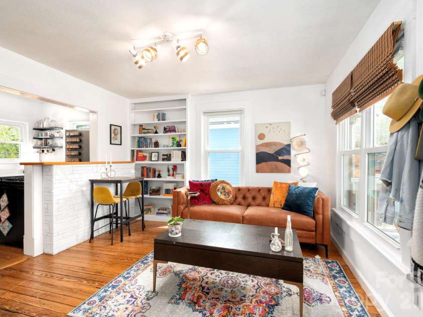 334 Hillside Street, Asheville, NC 28801.  MLS# CAR4363032, YatesRealty ID 10559. Custom Touches throughout Home