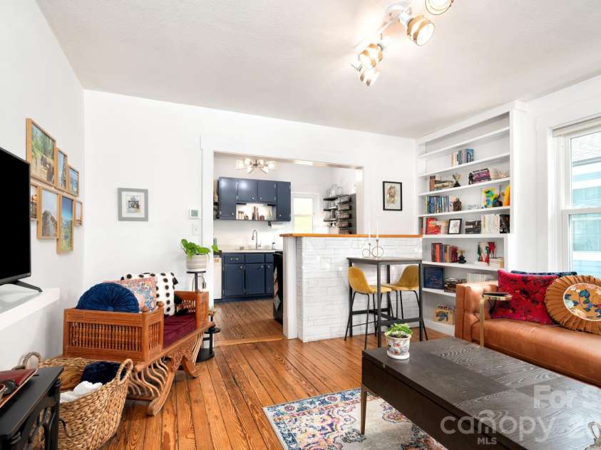 334 Hillside Street, Asheville, NC 28801.  MLS# CAR4363032, YatesRealty ID 10559. Open Floor Plan 