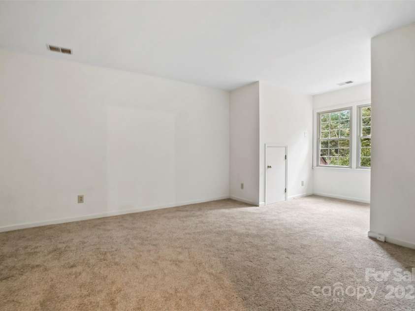 8731 Sheltonham Way, Charlotte, NC 28216.  MLS# CAR4228198, YatesRealty ID 10559. 