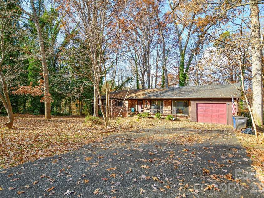 1405 Forest Park Drive, Statesville, NC 28677.  MLS# CAR4324880, YatesRealty ID 1056. 