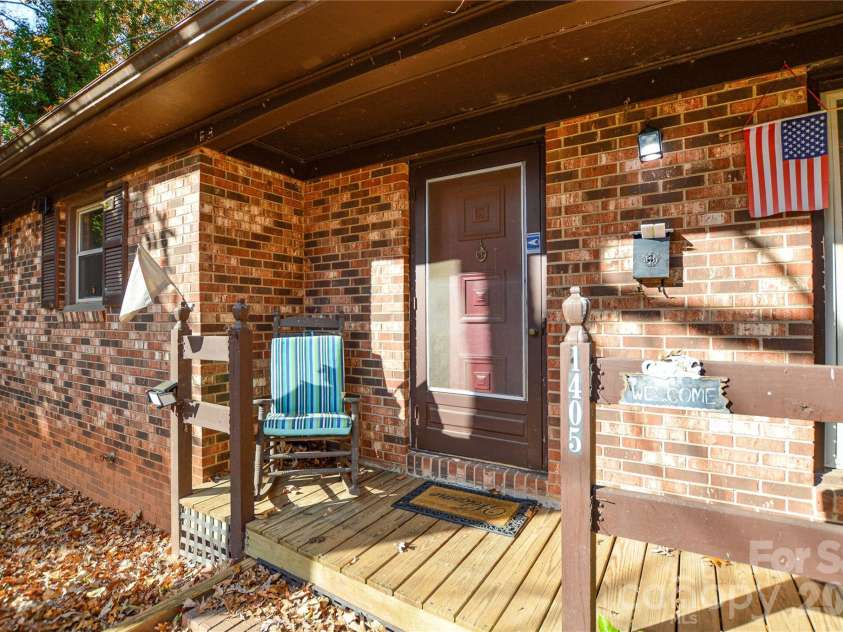 1405 Forest Park Drive, Statesville, NC 28677.  MLS# CAR4324880, YatesRealty ID 1056. 