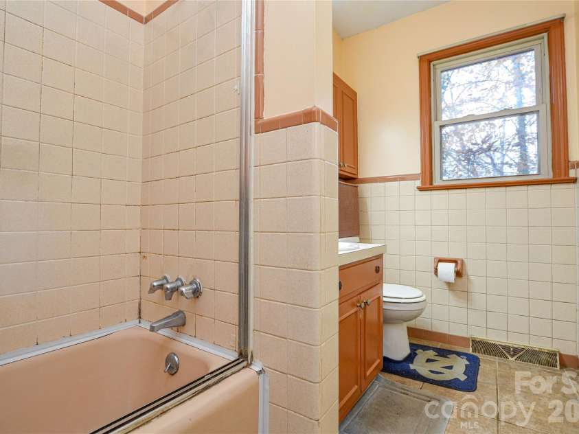 1405 Forest Park Drive, Statesville, NC 28677.  MLS# CAR4324880, YatesRealty ID 1056. 