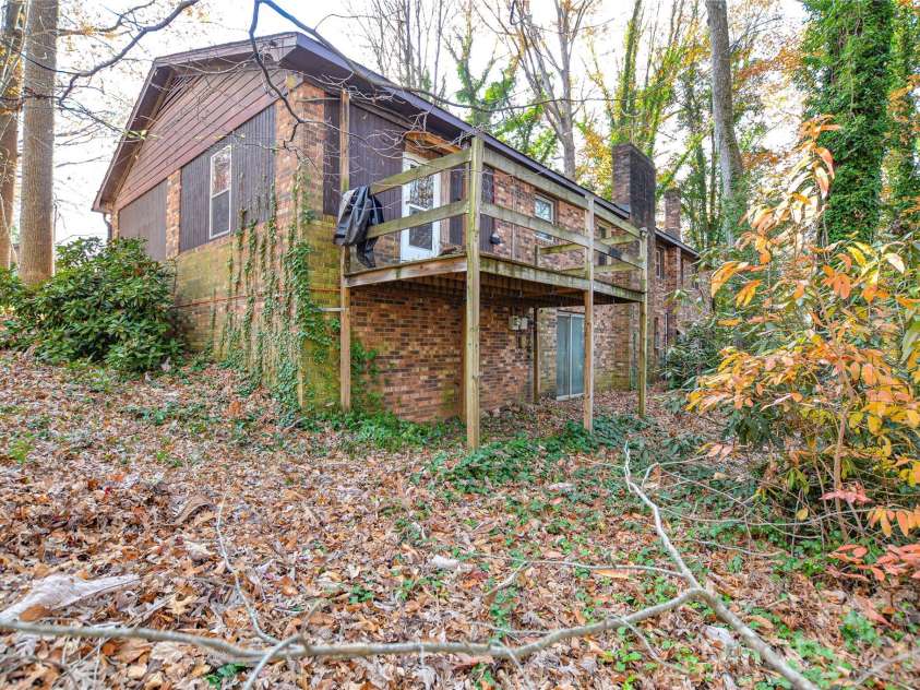 1405 Forest Park Drive, Statesville, NC 28677.  MLS# CAR4324880, YatesRealty ID 1056. 