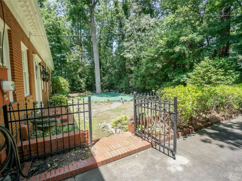 620 9th Street, Albemarle, NC 28001.  MLS# CAR4040968, YatesRealty ID 1056. 