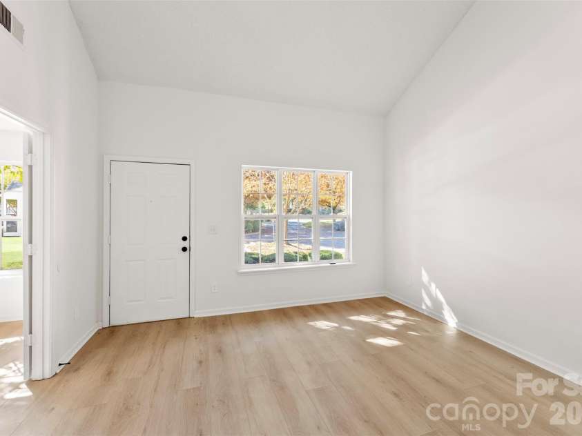 11541 Retriever Way, Charlotte, NC 28269.  MLS# CAR4347362, YatesRealty ID 10560. 