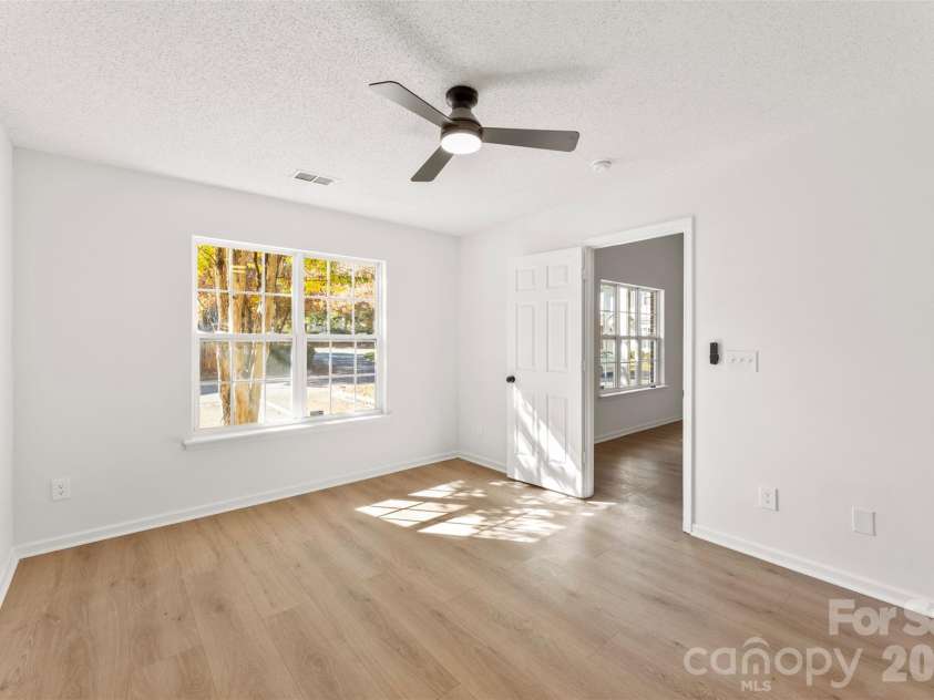 11541 Retriever Way, Charlotte, NC 28269.  MLS# CAR4347362, YatesRealty ID 10560. 