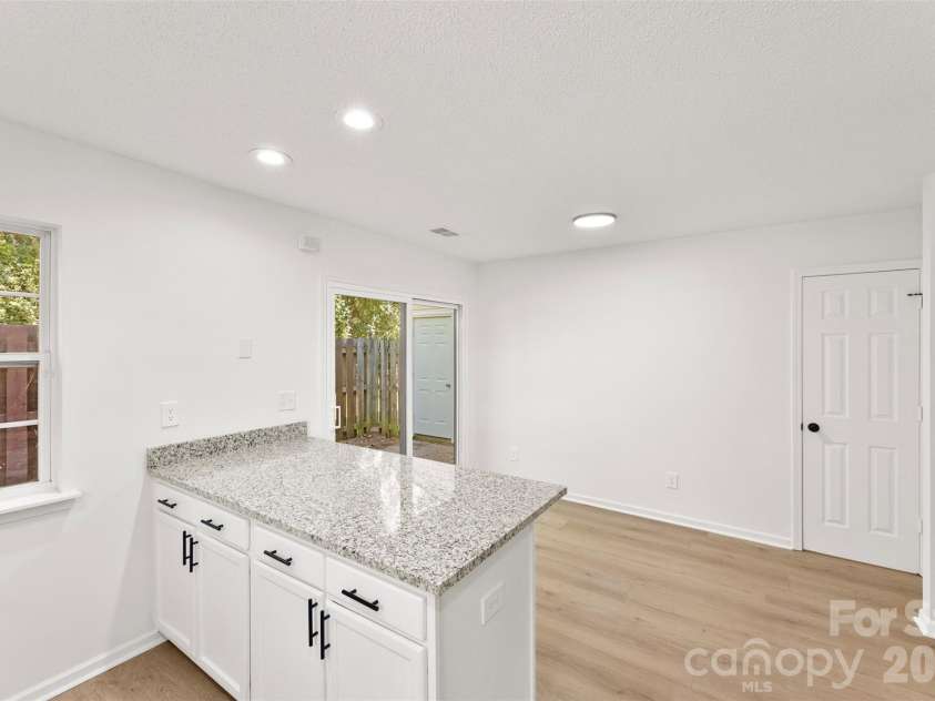 11541 Retriever Way, Charlotte, NC 28269.  MLS# CAR4347362, YatesRealty ID 10560. 