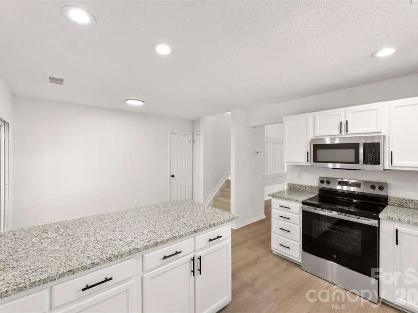 11541 Retriever Way, Charlotte, NC 28269.  MLS# CAR4347362, YatesRealty ID 10560. 