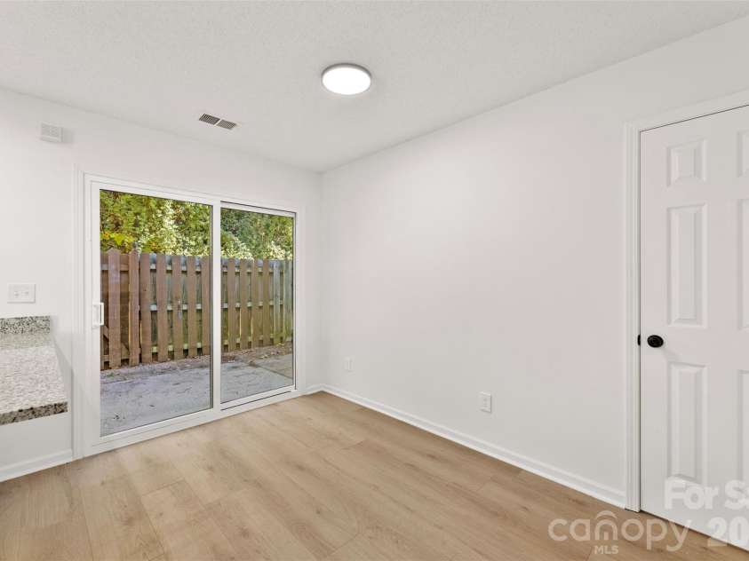 11541 Retriever Way, Charlotte, NC 28269.  MLS# CAR4347362, YatesRealty ID 10560. 