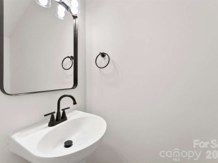 11541 Retriever Way, Charlotte, NC 28269.  MLS# CAR4347362, YatesRealty ID 10560. 