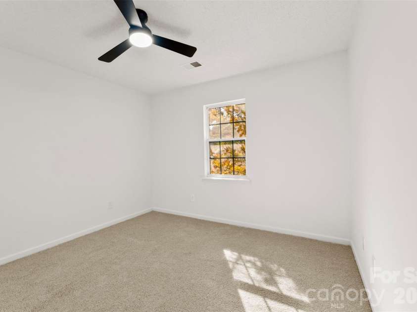 11541 Retriever Way, Charlotte, NC 28269.  MLS# CAR4347362, YatesRealty ID 10560. 
