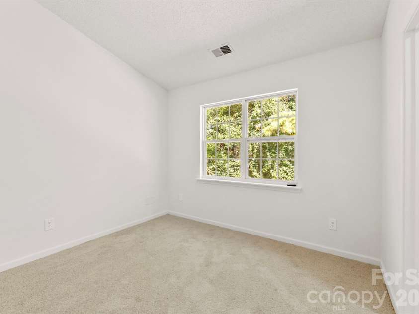 11541 Retriever Way, Charlotte, NC 28269.  MLS# CAR4347362, YatesRealty ID 10560. 