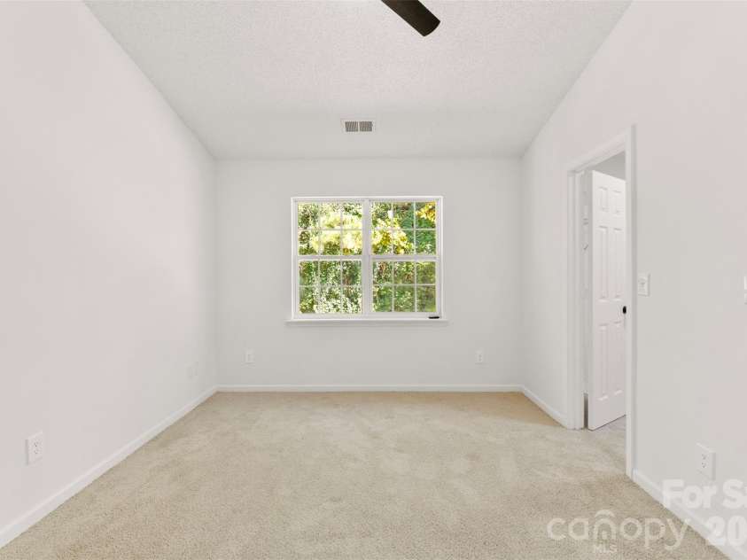 11541 Retriever Way, Charlotte, NC 28269.  MLS# CAR4347362, YatesRealty ID 10560. 