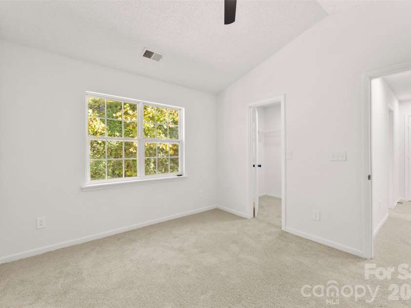 11541 Retriever Way, Charlotte, NC 28269.  MLS# CAR4347362, YatesRealty ID 10560. 