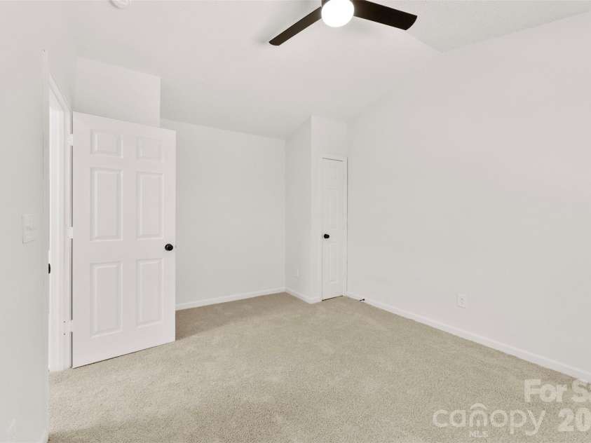 11541 Retriever Way, Charlotte, NC 28269.  MLS# CAR4347362, YatesRealty ID 10560. 